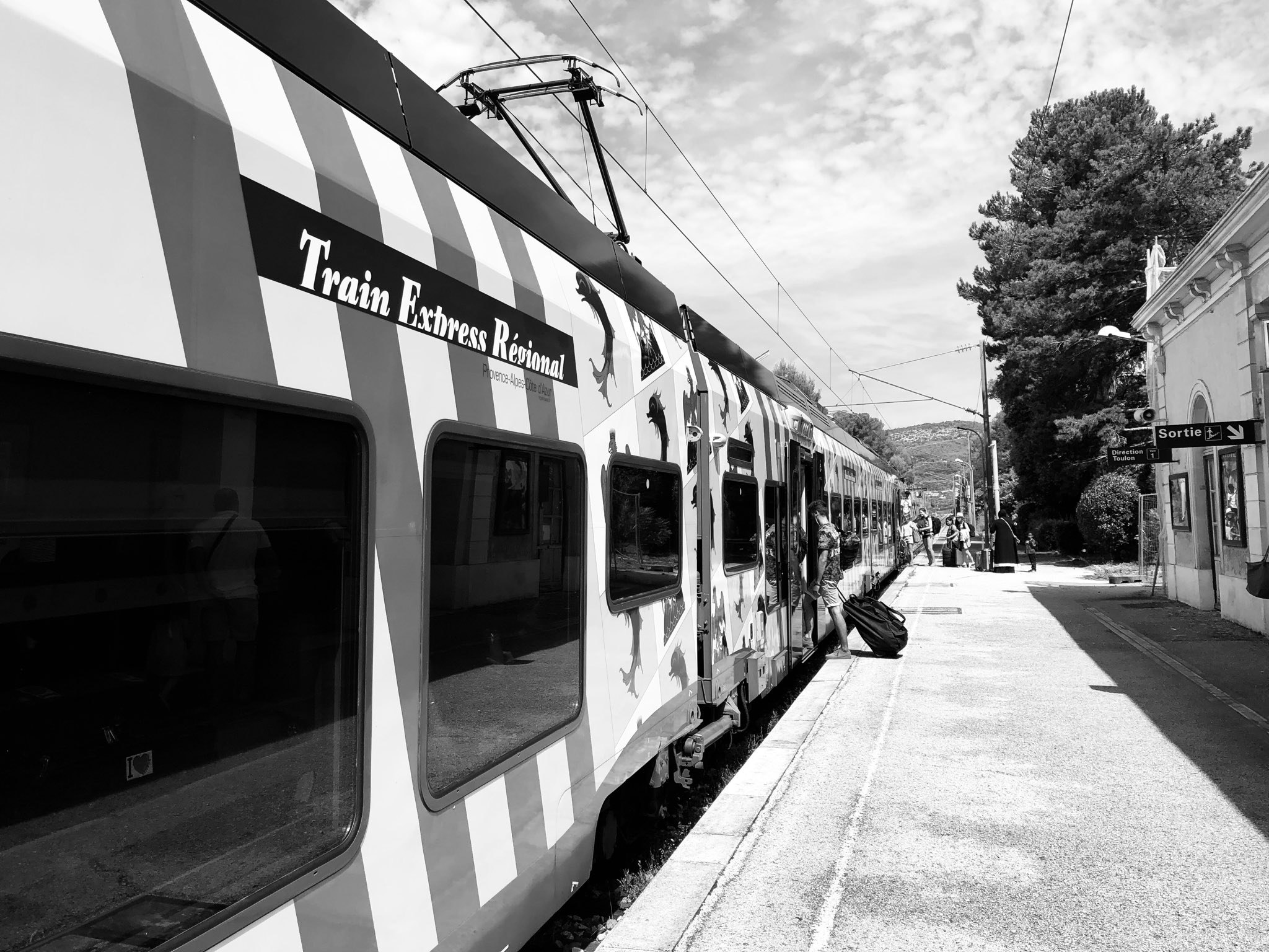 DkeXRajXoAAxI4K.jpg-large